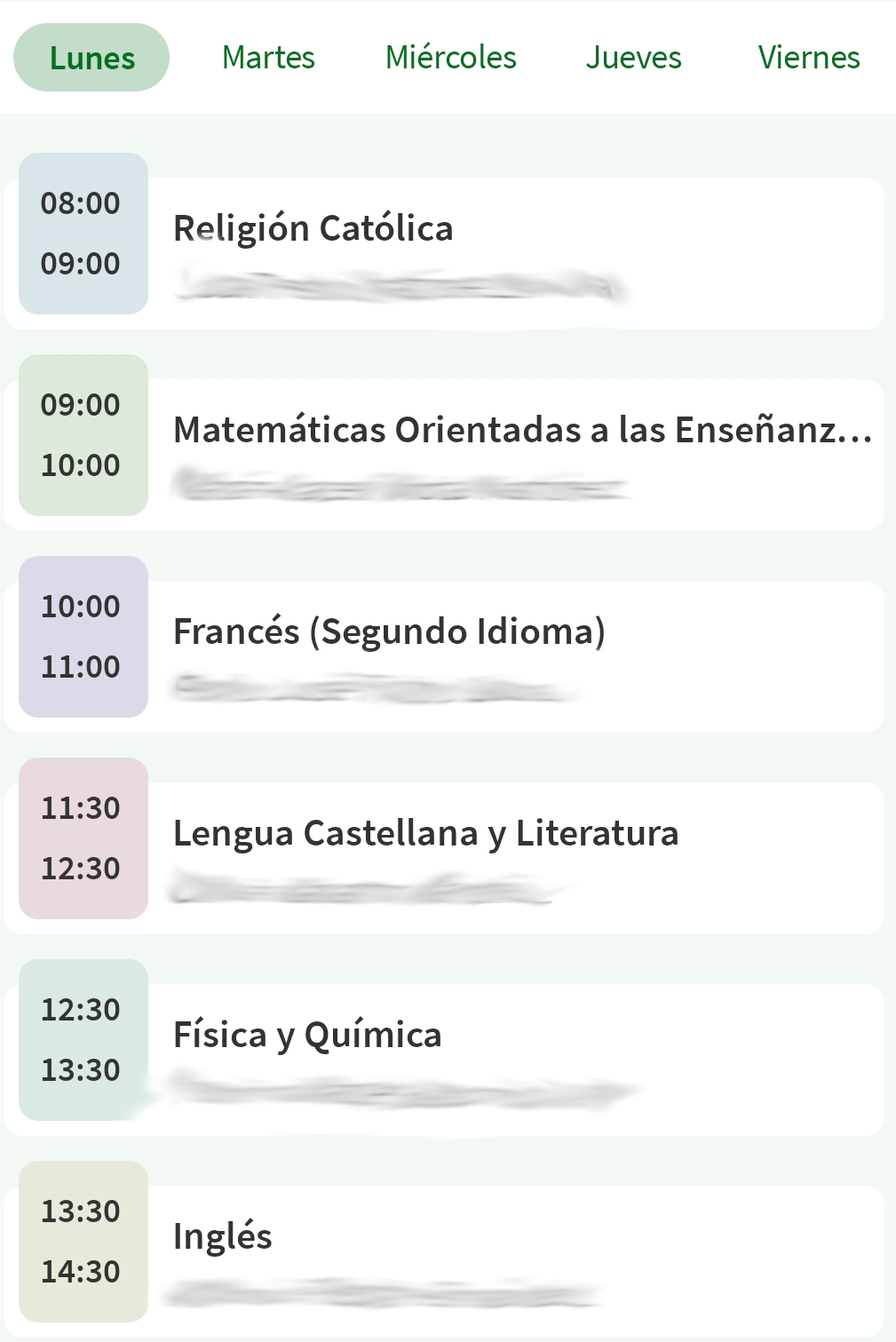 Se muestra el horario de clase de un alumno en un día concreto. Se ven las materias por horas y el nombre del profesorado (se ha eliminado por privacidad).